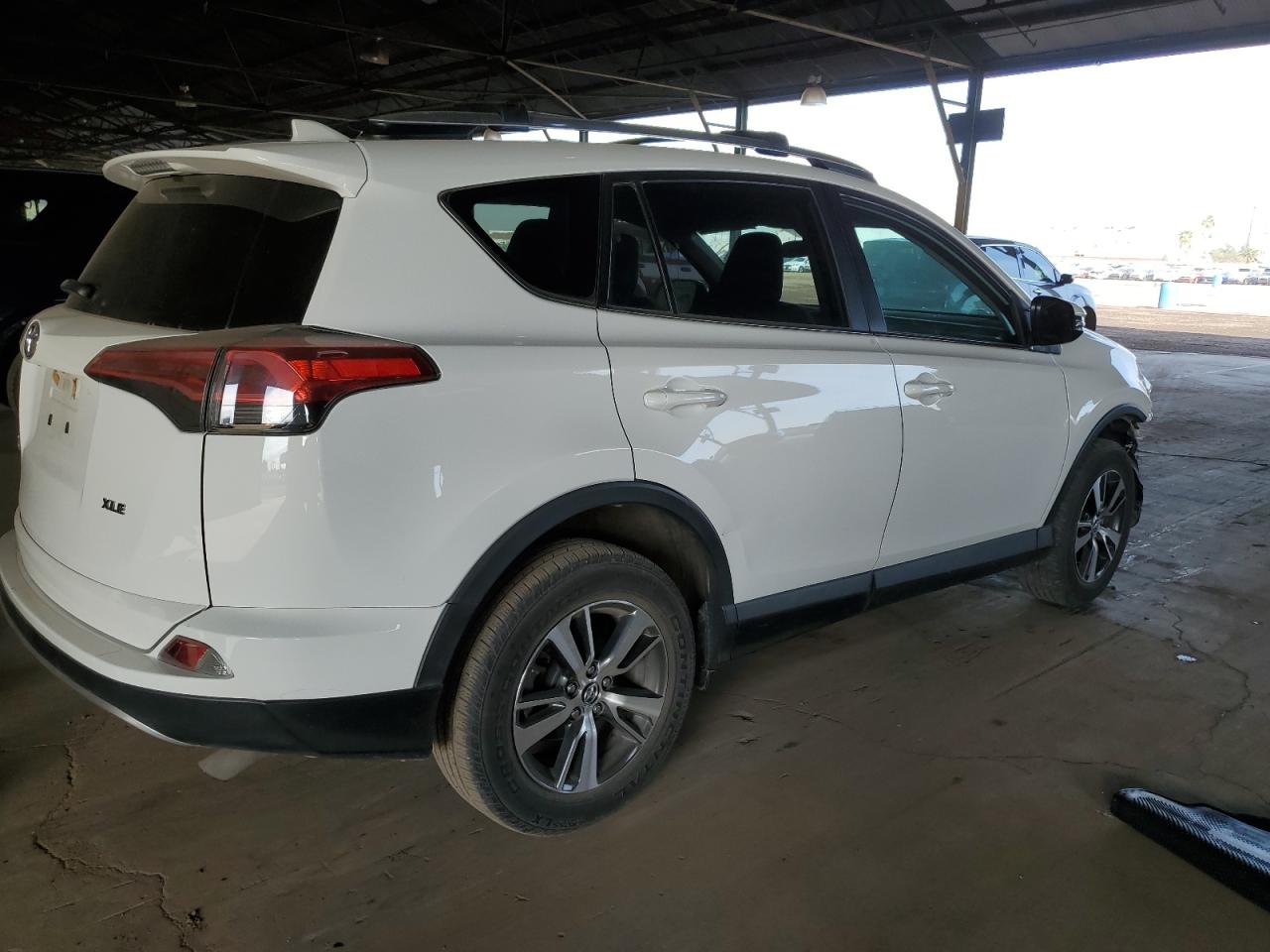 2018 Toyota RAV 4 VIN 2T3WFREV5JW514683 Copart auction photo, front end damage thumbnail 3
