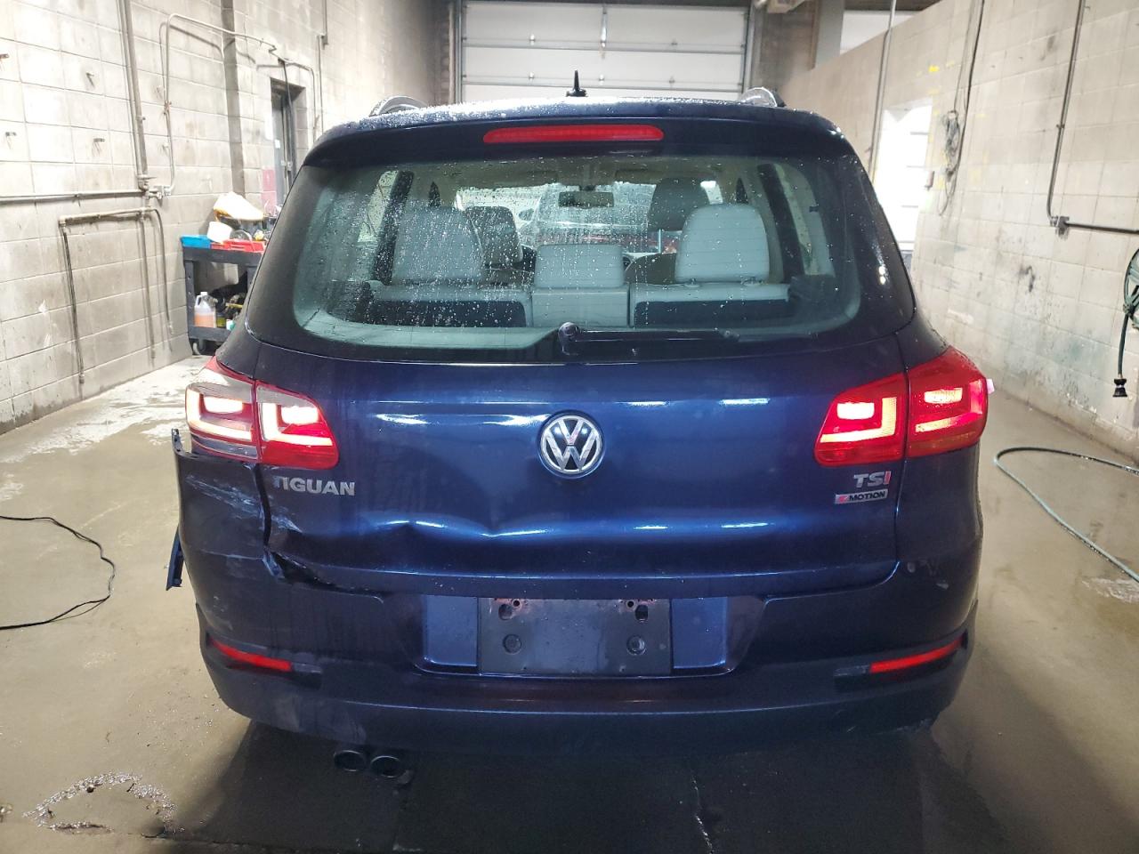 2016 Volkswagen Tiguan VIN WVGBV7AX9GW515595 Copart auction photo, rear end damage thumbnail 6