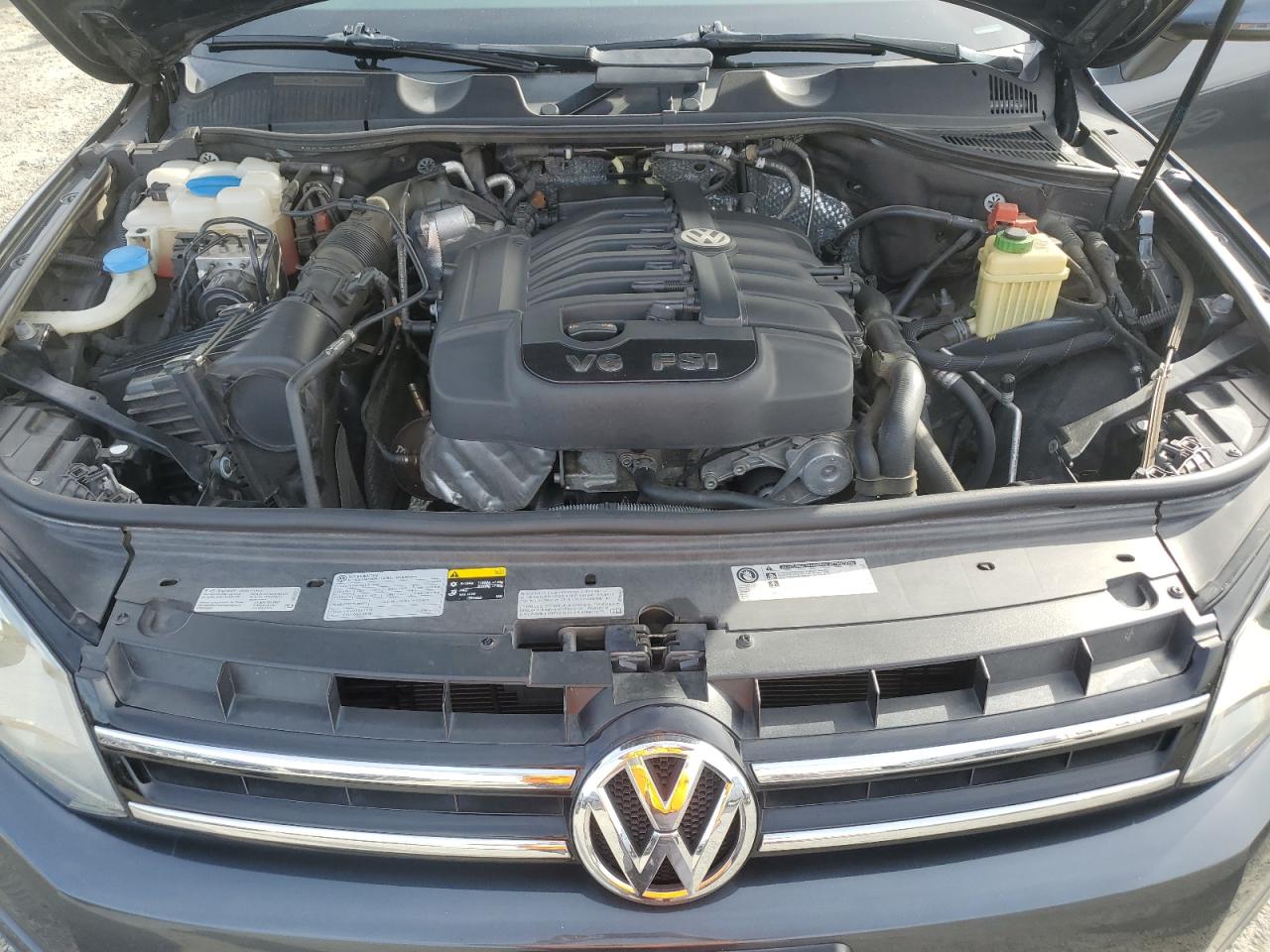 2014 Volkswagen Touareg VIN WVGEF9BP9ED011884 Copart auction photo, rear end / minor dent/scratches damage thumbnail 12
