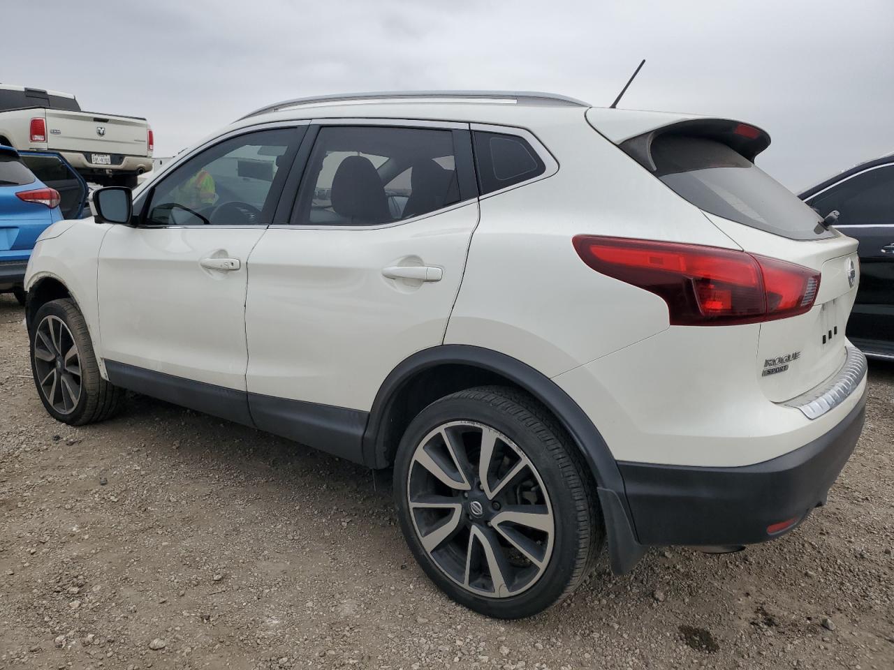 2018 Nissan Rogue VIN JN1BJ1CP2JW188557 Copart auction photo, front end / minor dent/scratches damage thumbnail 2