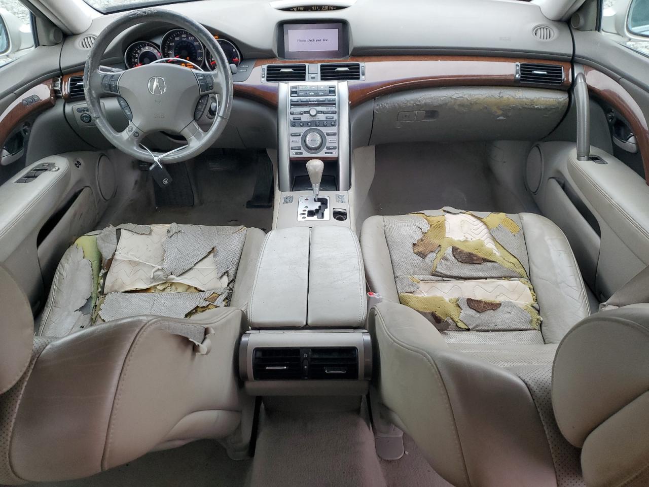 2005 Acura RL VIN JH4KB16535C013986 Copart auction photo, rear end / minor dent/scratches damage thumbnail 8