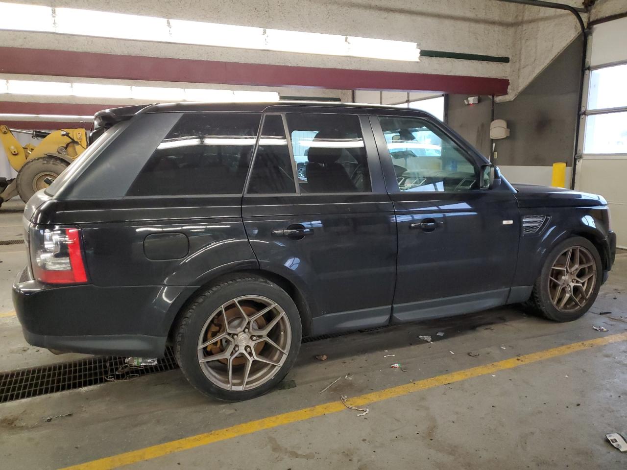 2012 Land Rover Range Rover VIN SALSK2D44CA757969 Copart auction photo, minor dent/scratches damage thumbnail 3