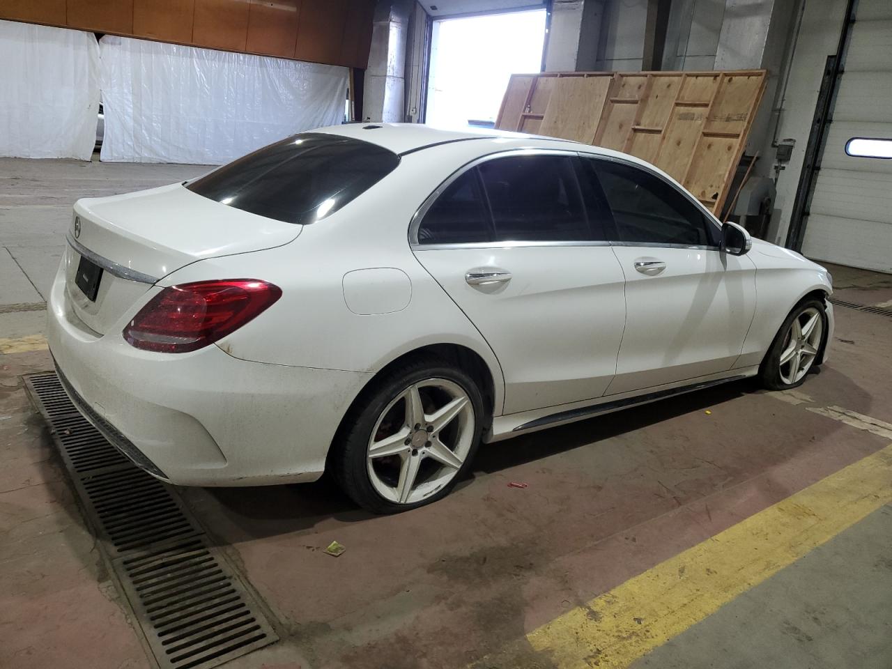 2015 Mercedes-Benz C-klasse VIN 55SWF4JB3FU056328 Copart auction photo, front end / minor dent/scratches damage thumbnail 3