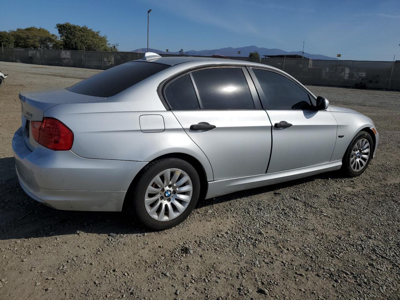 2009 BMW 3er VIN WBAPH57539NL76730 Copart auction photo, all over damage thumbnail 3