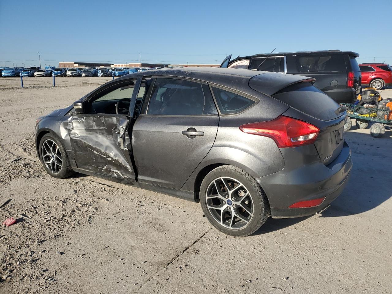 2018 Ford Focus VIN 1FADP3M28JL311224 Copart auction photo, side / minor dent/scratches damage thumbnail 2