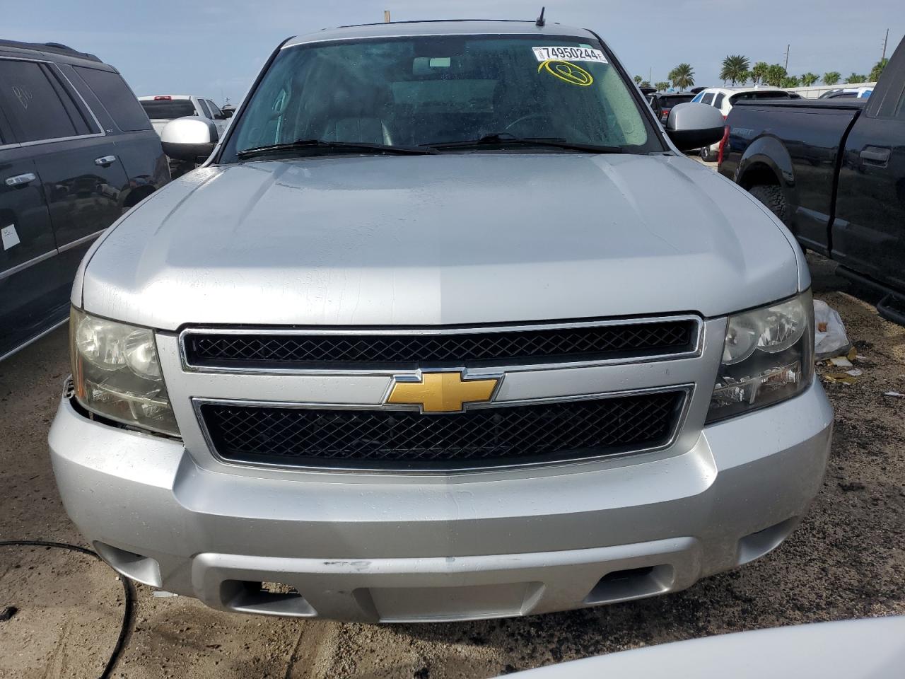 2013 Chevrolet Suburban VIN 1GNSCHE07DR137842 Copart auction photo, water/flood damage thumbnail 5