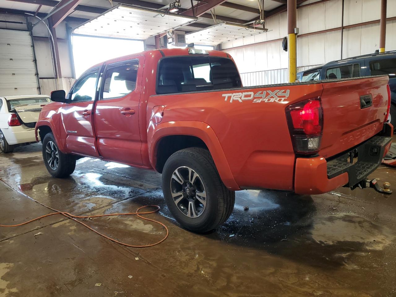 2018 Toyota Tacoma VIN 3TMCZ5AN2JM170336 Copart auction photo, front end damage thumbnail 2