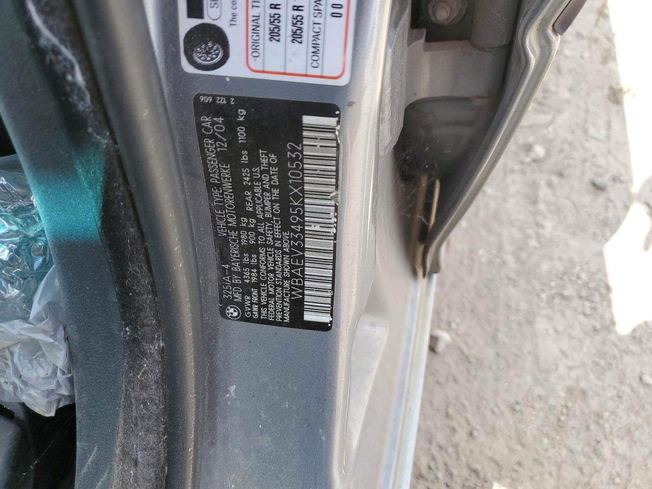 2005 BMW 3er VIN WBAEV33495KX10532 Copart auction photo, all over damage thumbnail 13