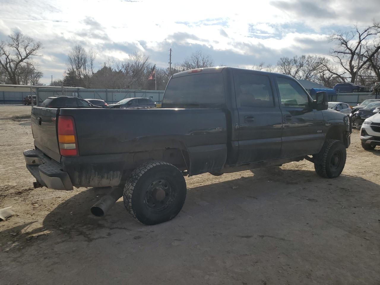 2005 GMC Sierra VIN 1GTHK23205F964169 Copart auction photo, side / rear end damage thumbnail 3