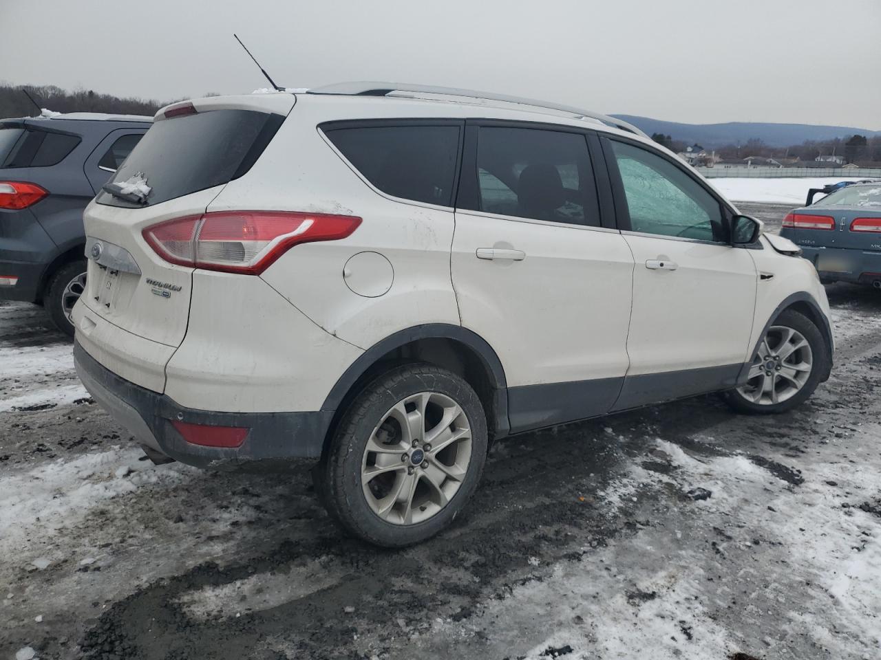 2016 Ford Escape VIN 1FMCU9J91GUC32513 Copart auction photo, front end damage thumbnail 3