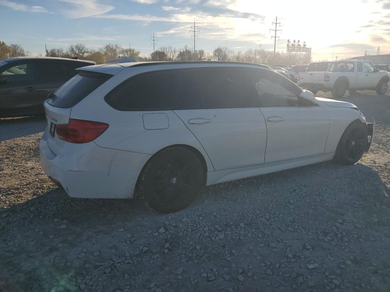 2016 BMW 3er VIN WBA8J1C50GK710931 Copart auction photo, front end damage thumbnail 3