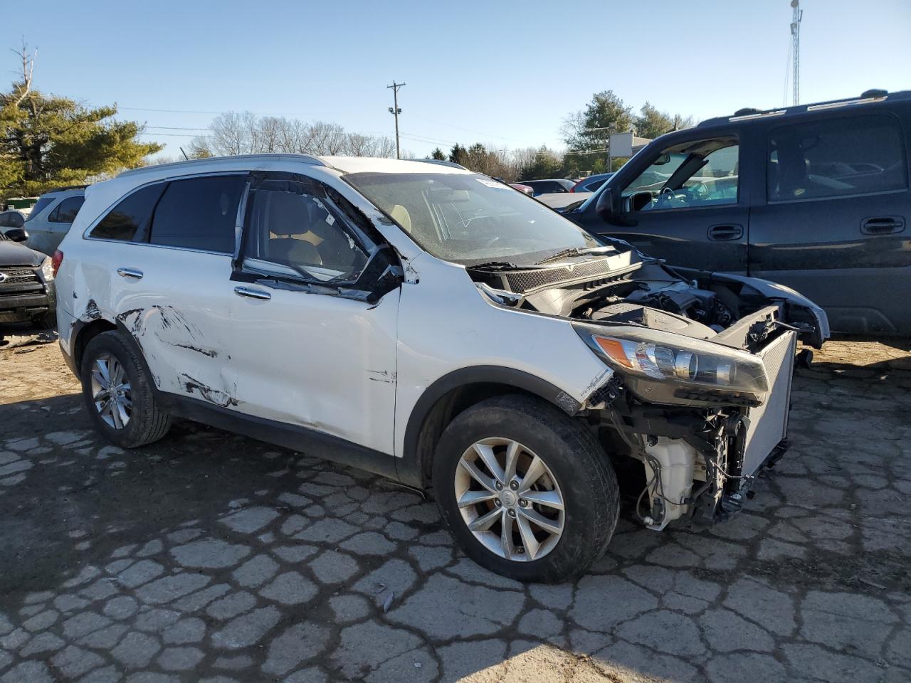 2017 KIA Sorento VIN 5XYPG4A57HG223413 Copart auction photo, front end / side damage thumbnail 4