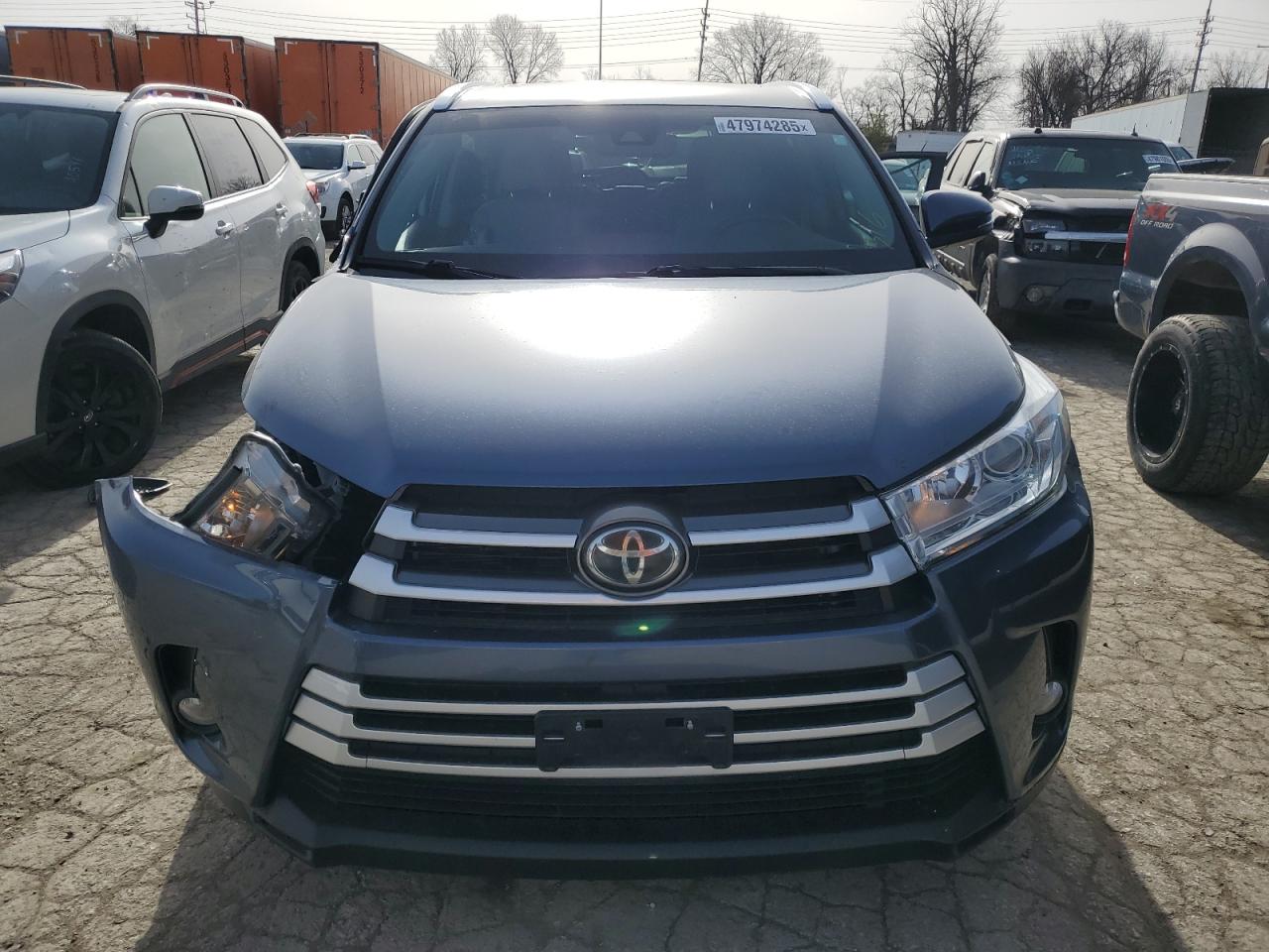 2019 Toyota Highlander VIN 5TDJZRFH5KS739165 Copart auction photo, side / front end damage thumbnail 5