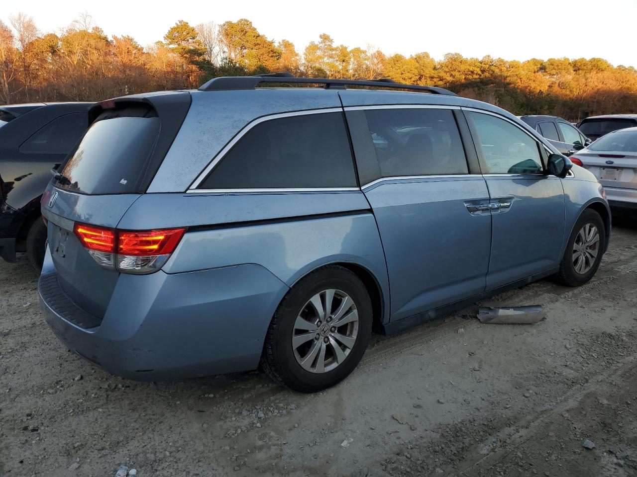 2014 Honda Odyssey VIN 5FNRL5H69EB073297 Copart auction photo, all over damage thumbnail 3