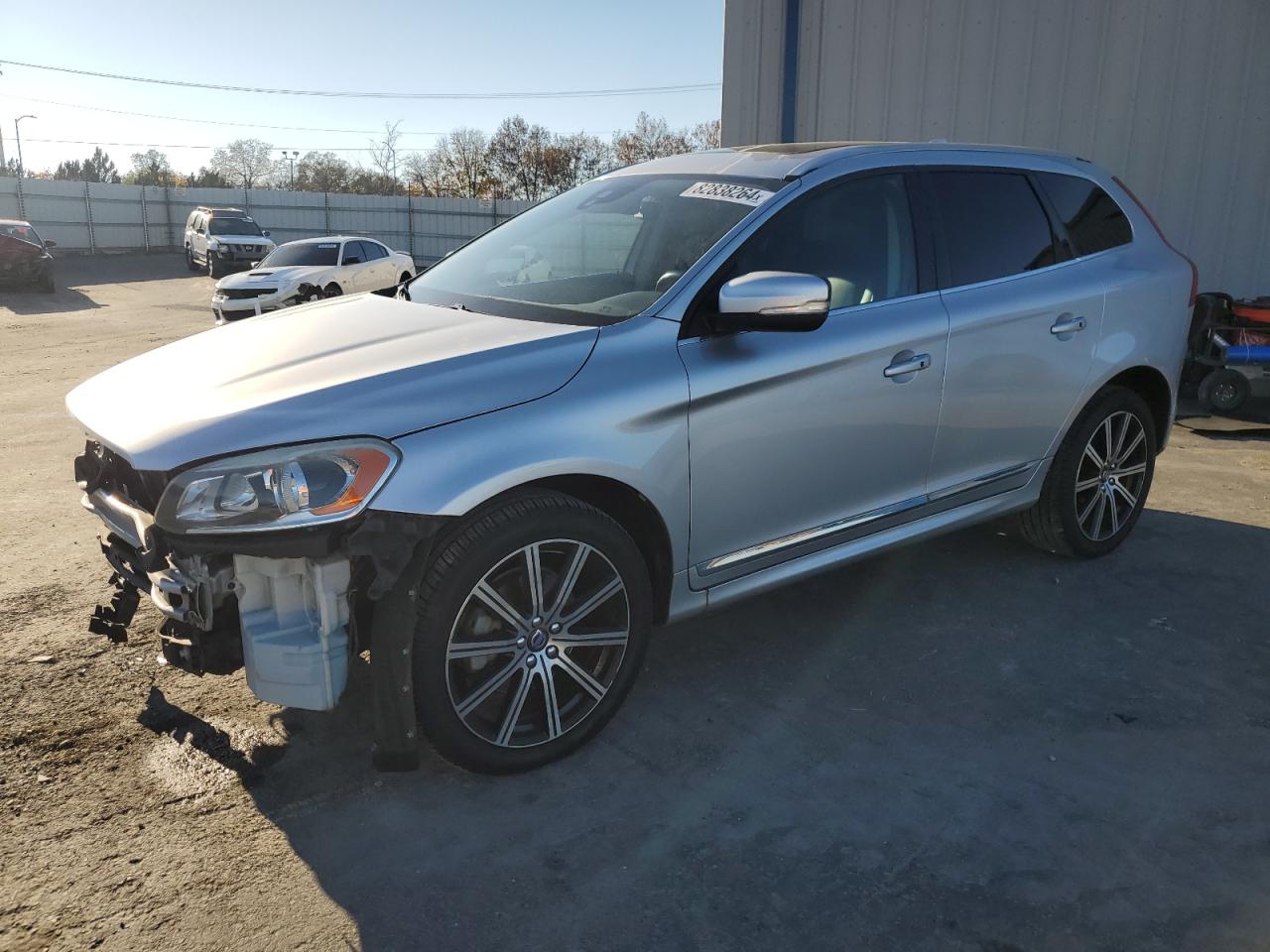 2016 Volvo XC60 VIN YV440MDK4G2853498