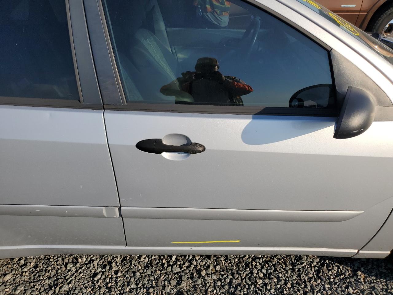 2005 Ford Focus VIN 1FAFP34N35W145413 Copart auction photo, water/flood damage thumbnail 12