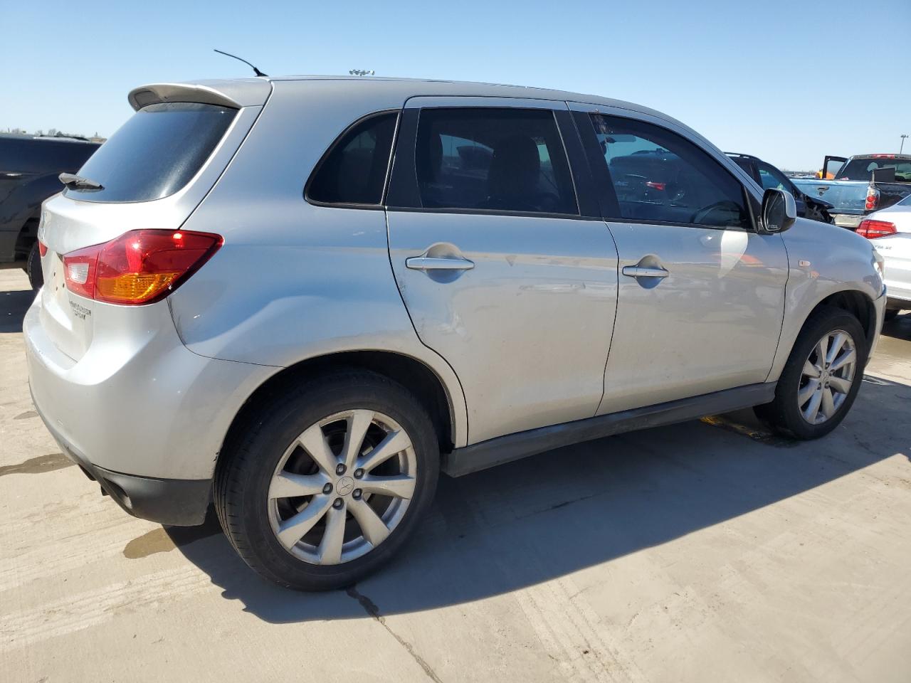 2014 Mitsubishi Outlander VIN 4A4AP3AU8EE016873 Copart auction photo, side / front end damage thumbnail 3