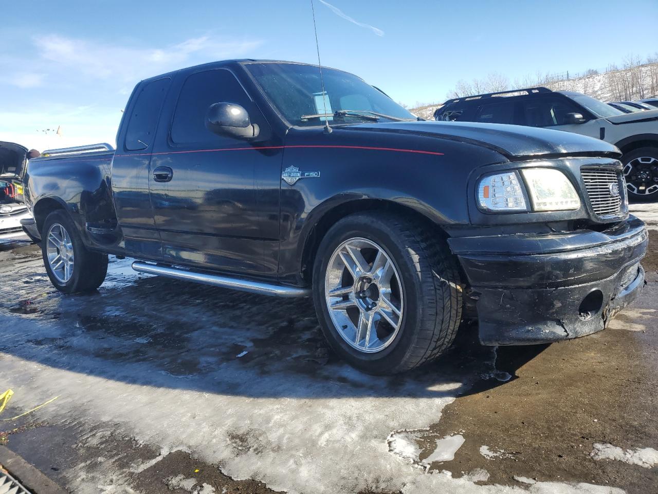 2000 Ford F-150 VIN 2FTRX07L0YCB10621 Copart auction photo, front end / side damage thumbnail 4