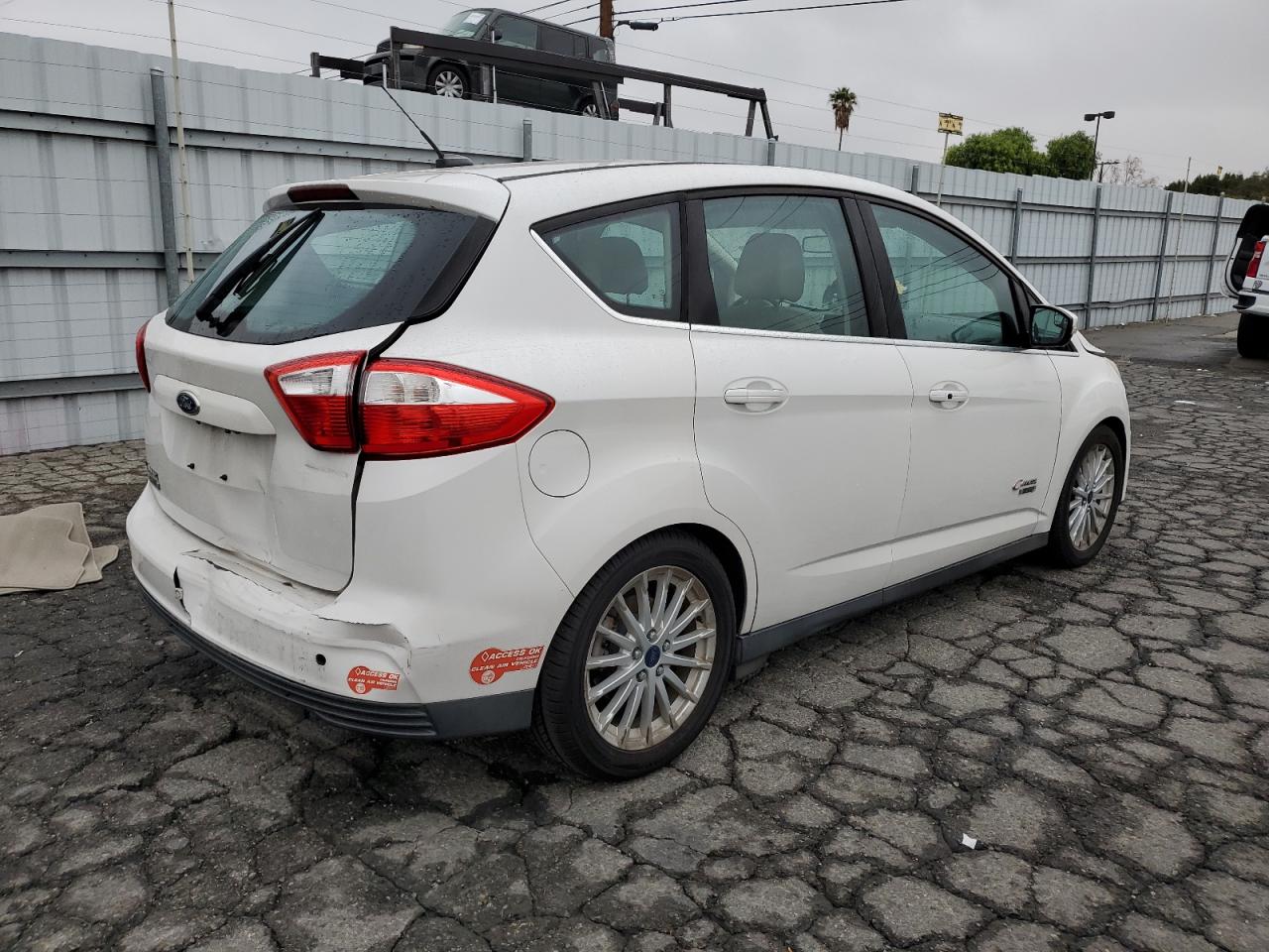 2016 Ford C-MAX VIN 1FADP5CU6GL108811 Copart auction photo, rear end / front end damage thumbnail 3