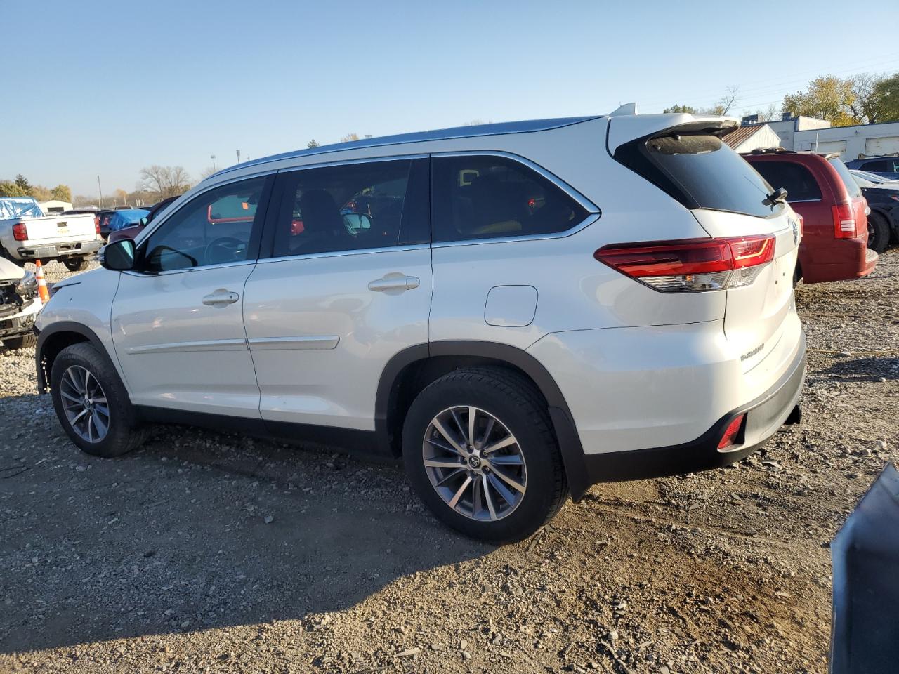 2019 Toyota Highlander VIN 5TDJZRFH6KS591740 Copart auction photo, front end damage thumbnail 2