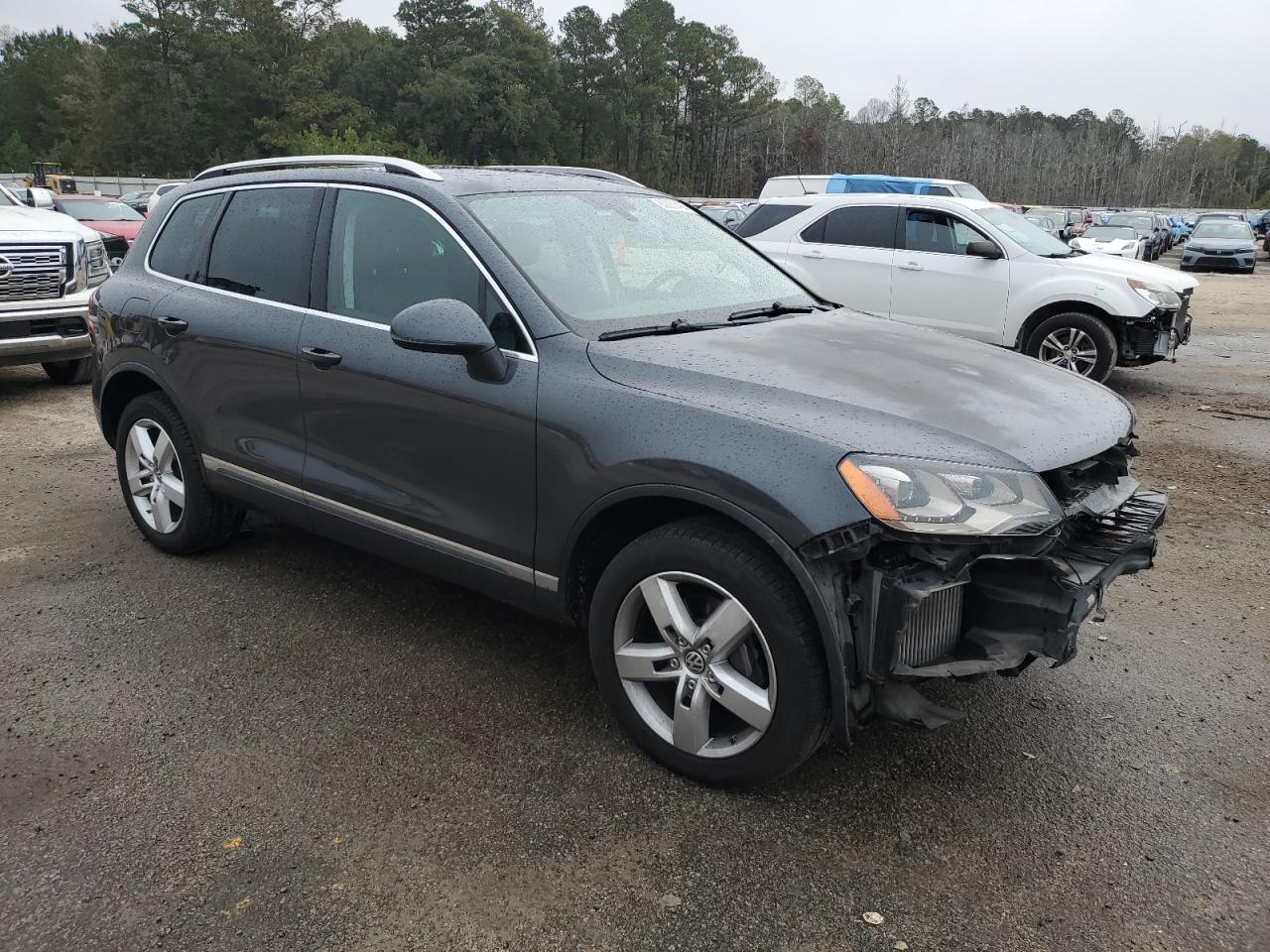 2014 Volkswagen Touareg VIN WVGEP9BP8ED003756 Copart auction photo, front end / side damage thumbnail 4