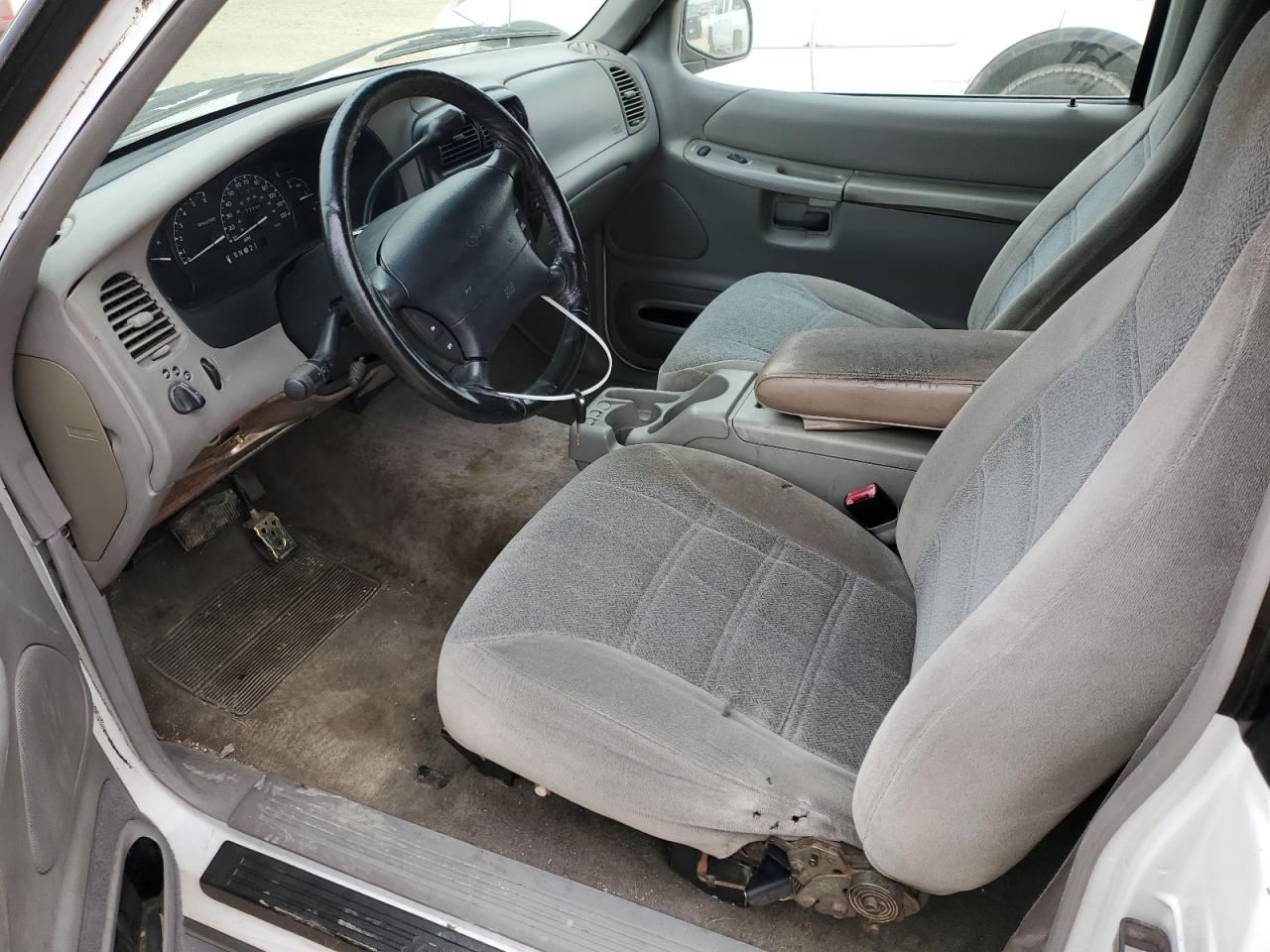 1999 Ford Explorer VIN 1FMYU22E1XUA94061 Copart auction photo, minor dent/scratches damage thumbnail 7