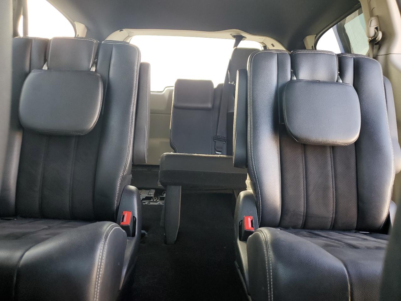 2019 Dodge Caravan VIN 2C4RDGCG1KR699547 Copart auction photo, water/flood damage thumbnail 10