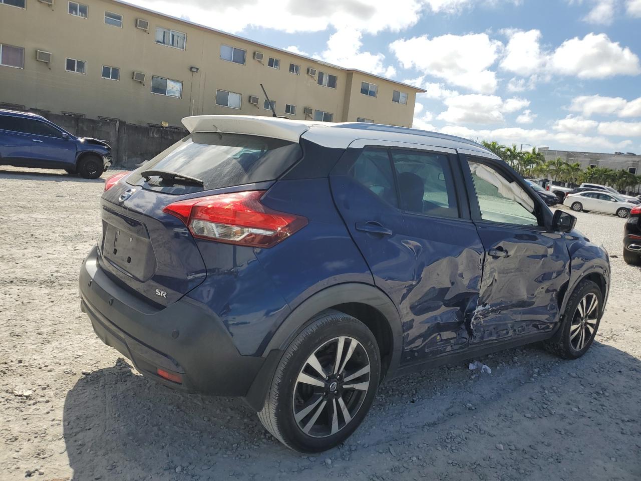 2020 Nissan Kicks VIN 3N1CP5DV1LL477137 Copart auction photo, side / minor dent/scratches damage thumbnail 3