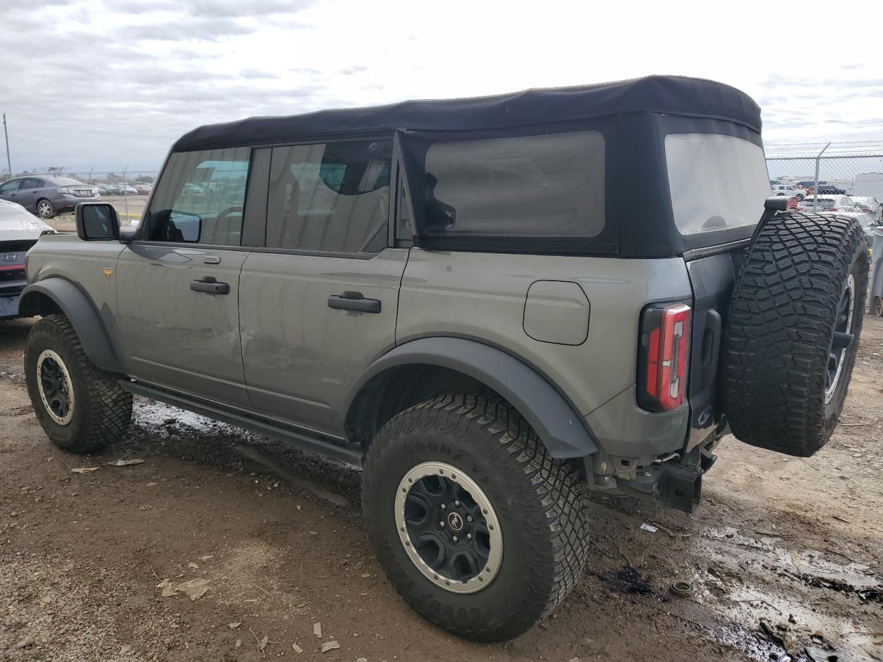 2022 Ford Bronco VIN 1FMEE5DP3NLB59334 Copart auction photo, front end / rear end damage thumbnail 2