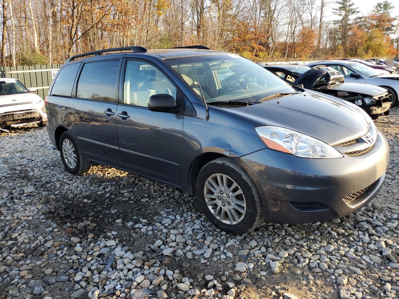 2007 Toyota Sienna VIN 5TDBK23C67S004923 Copart auction photo, minor dent/scratches damage thumbnail 4