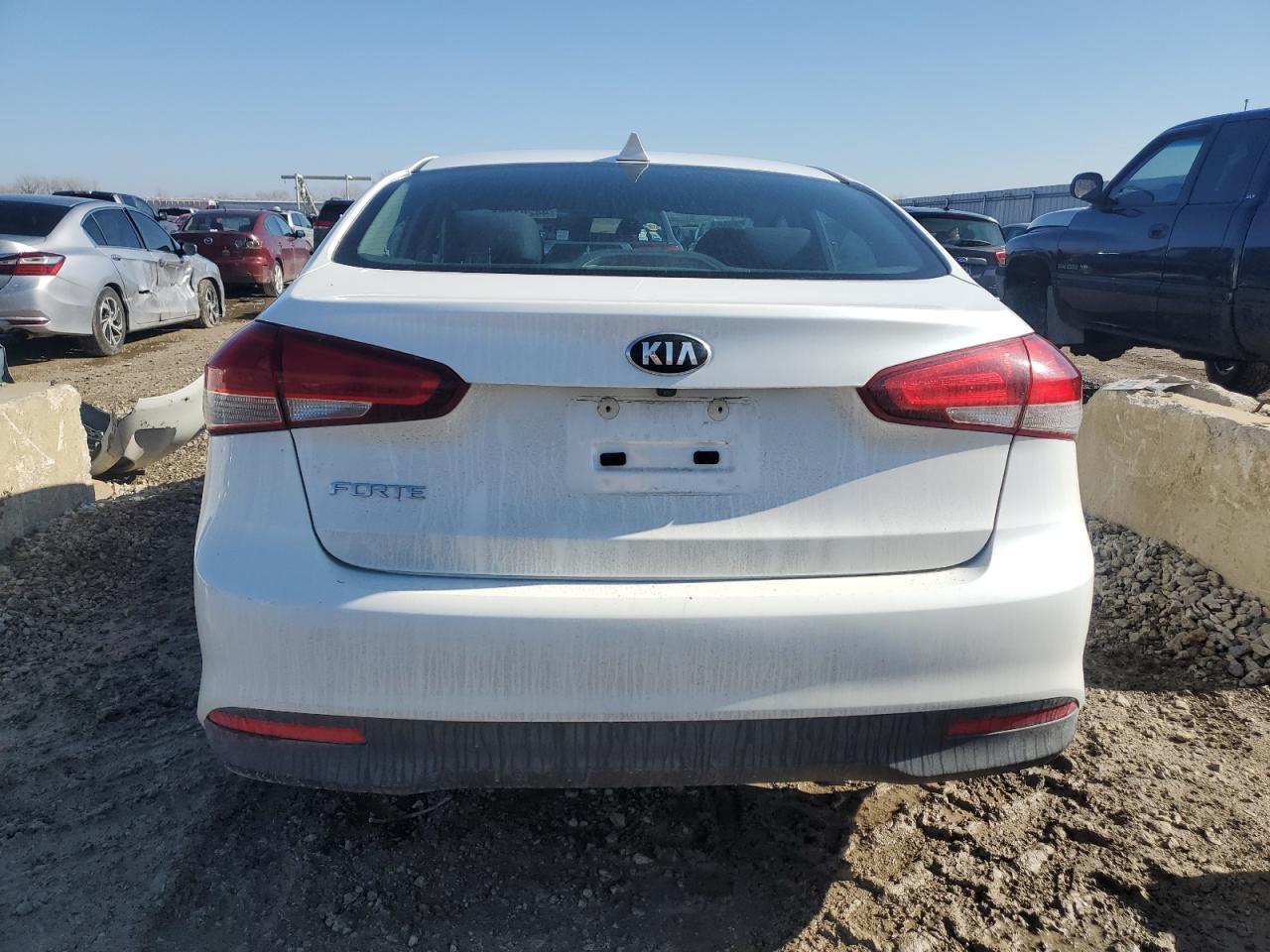 2018 KIA Forte VIN 3KPFL4A71JE253292 Copart auction photo, front end damage thumbnail 6