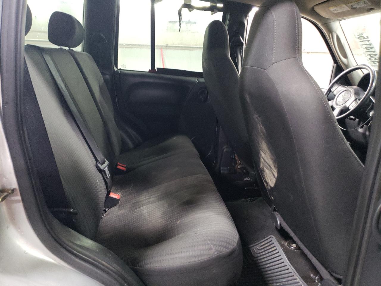 2004 Jeep Liberty (North America) VIN 1J4GL48K64W196851 Copart auction photo, front end / side damage thumbnail 10