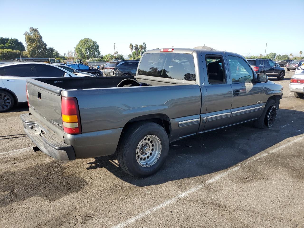 2001 Chevrolet Silverado VIN 2GCEC19V711265084 Copart auction photo, front end / minor dent/scratches damage thumbnail 3