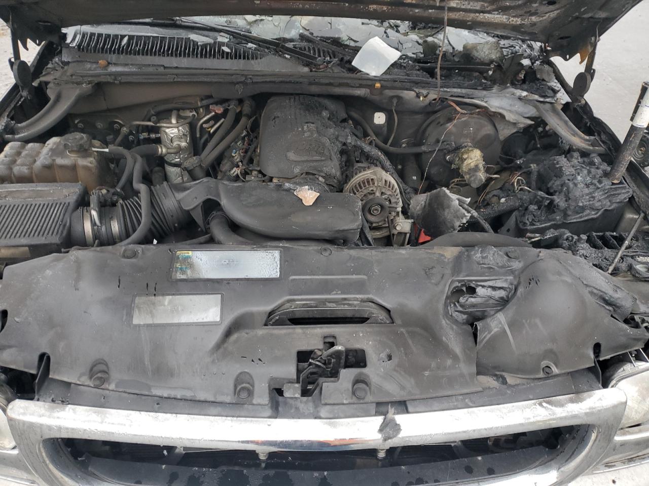 2002 GMC Yukon VIN 3GKEC16Z22G198396 Copart auction photo, burn - interior / burn - engine damage thumbnail 12
