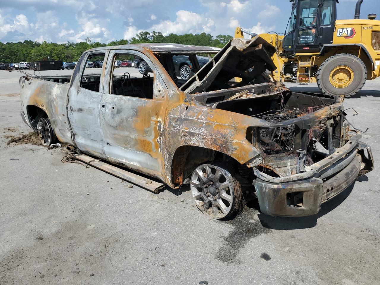 2018 Toyota Tundra VIN 5TFUW5F10JX695361 Copart auction photo, burn damage thumbnail 4