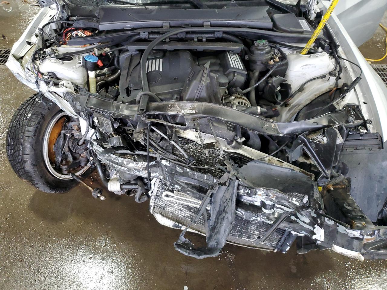2008 BMW 3er VIN WBAVC93518K045082 Copart auction photo, front end / side damage thumbnail 11