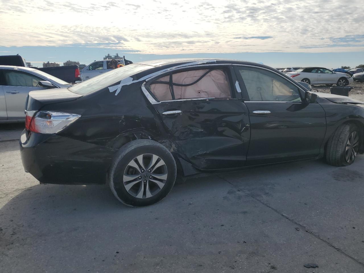 2015 Honda Accord VIN 1HGCR2F36FA131356 Copart auction photo, side / minor dent/scratches damage thumbnail 3