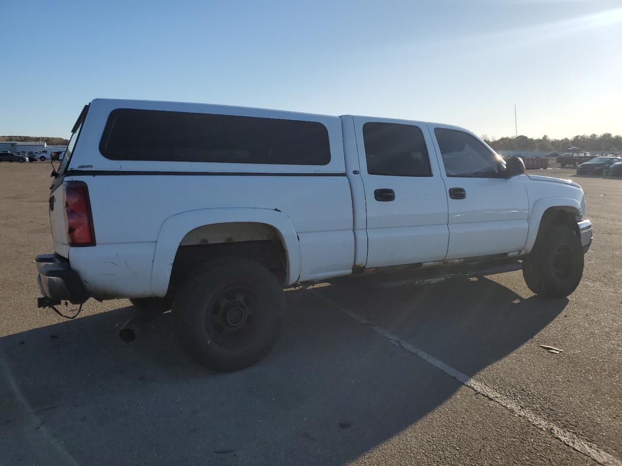 2003 Chevrolet Silverado VIN 1GCHK23163F233234 Copart auction photo, front end / side damage thumbnail 3