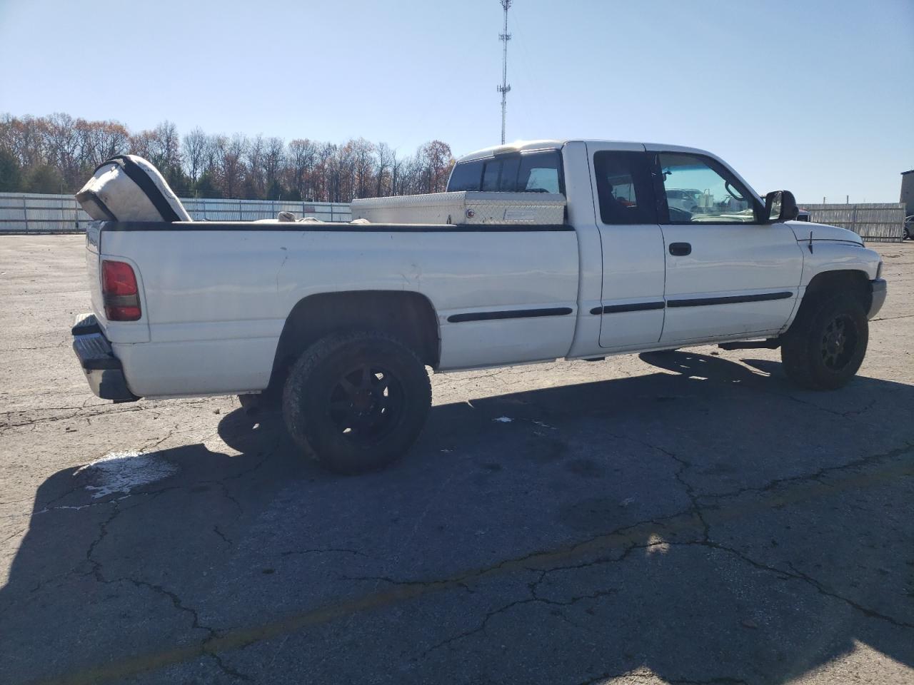 1999 Dodge RAM VIN 3B7HF13Z7XG136326 Copart auction photo, water/flood / minor dent/scratches damage thumbnail 3