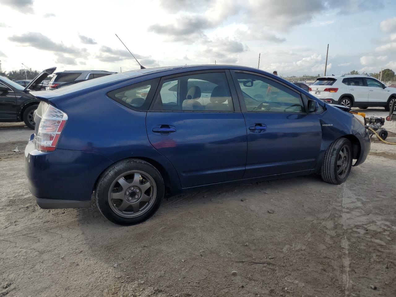 2008 Toyota Prius VIN JTDKB20UX87713511 Copart auction photo, front end damage thumbnail 3