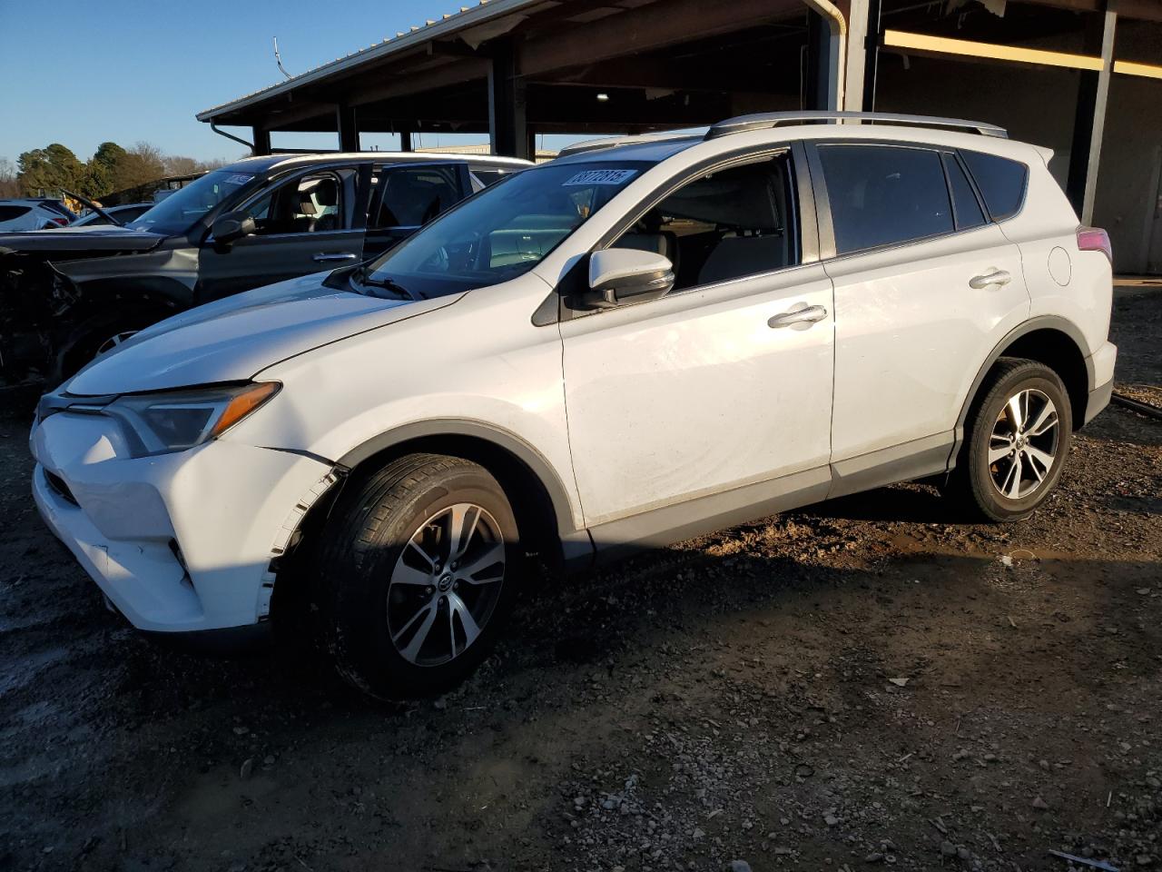 2018 Toyota RAV 4 VIN 2T3WFREV3JW521261