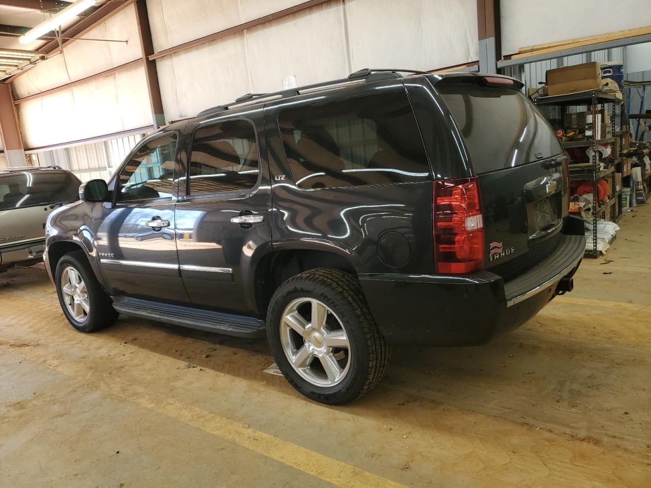 2011 Chevrolet Tahoe VIN 1GNSKCE05BR184080 Copart auction photo, normal wear / minor dent/scratches damage thumbnail 2