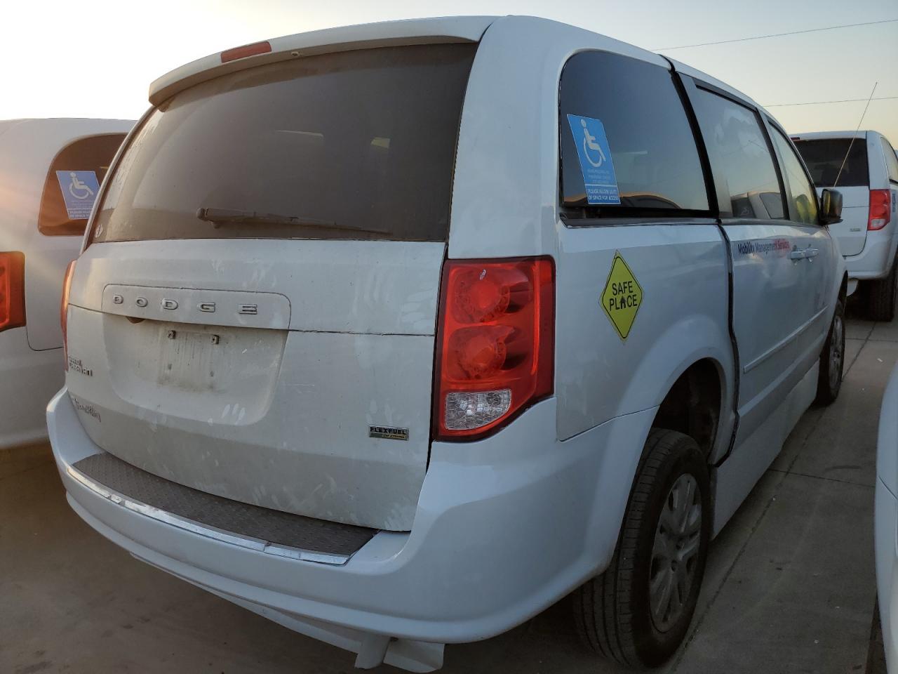 2017 Dodge Caravan VIN 2C4RDGBG9HR784212 Copart auction photo, minor dent/scratches damage thumbnail 3