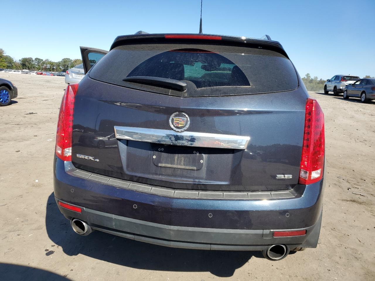 2014 Cadillac SRX VIN 3GYFNFE33ES560428 Copart auction photo, front end / minor dent/scratches damage thumbnail 6