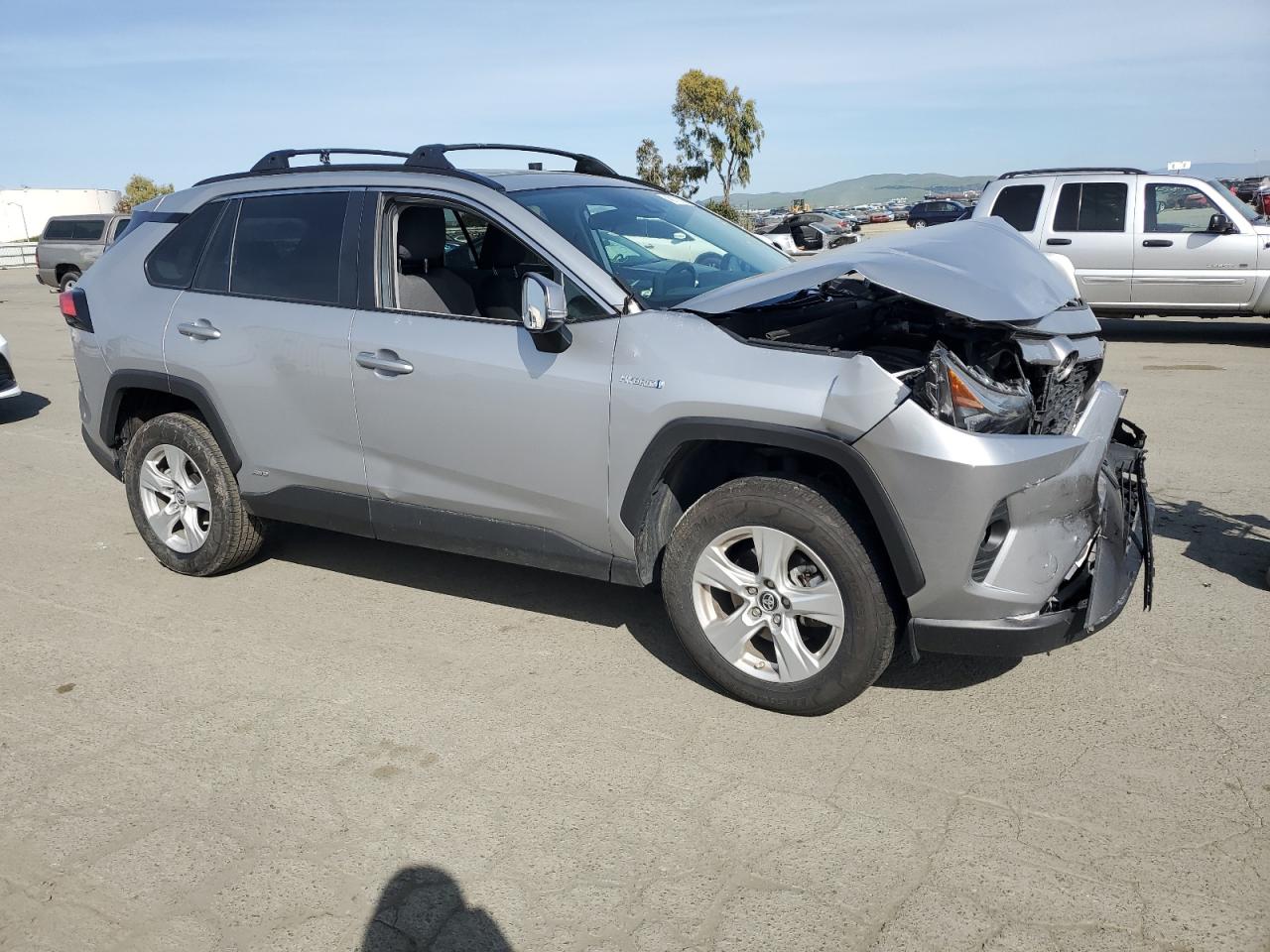 2019 Toyota RAV 4 VIN 2T3RWRFV6KW041471 Copart auction photo, front end damage thumbnail 4