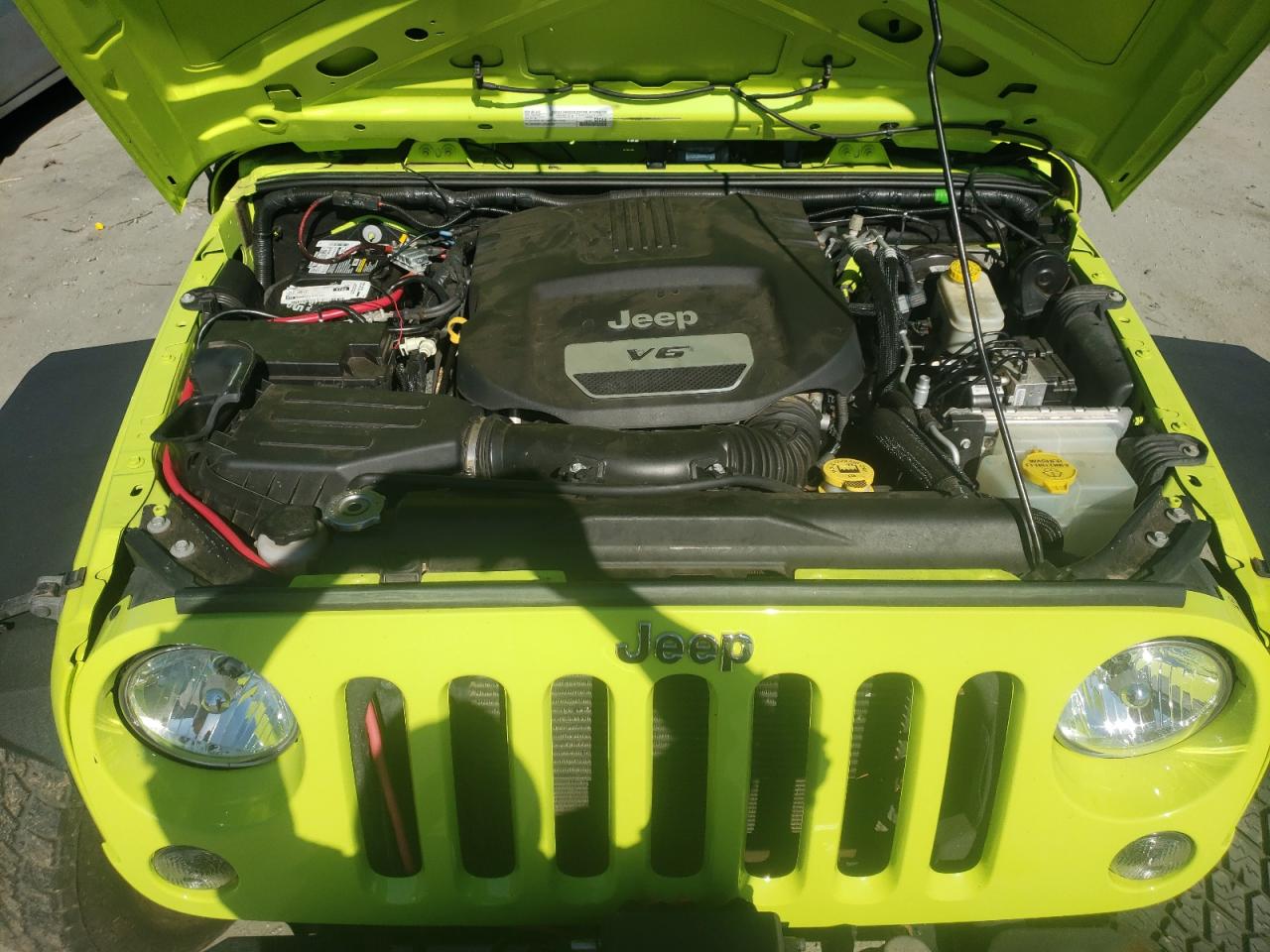 2016 Jeep Wrangler VIN 1C4BJWDG2GL320624 Copart auction photo, front end / minor dent/scratches damage thumbnail 13