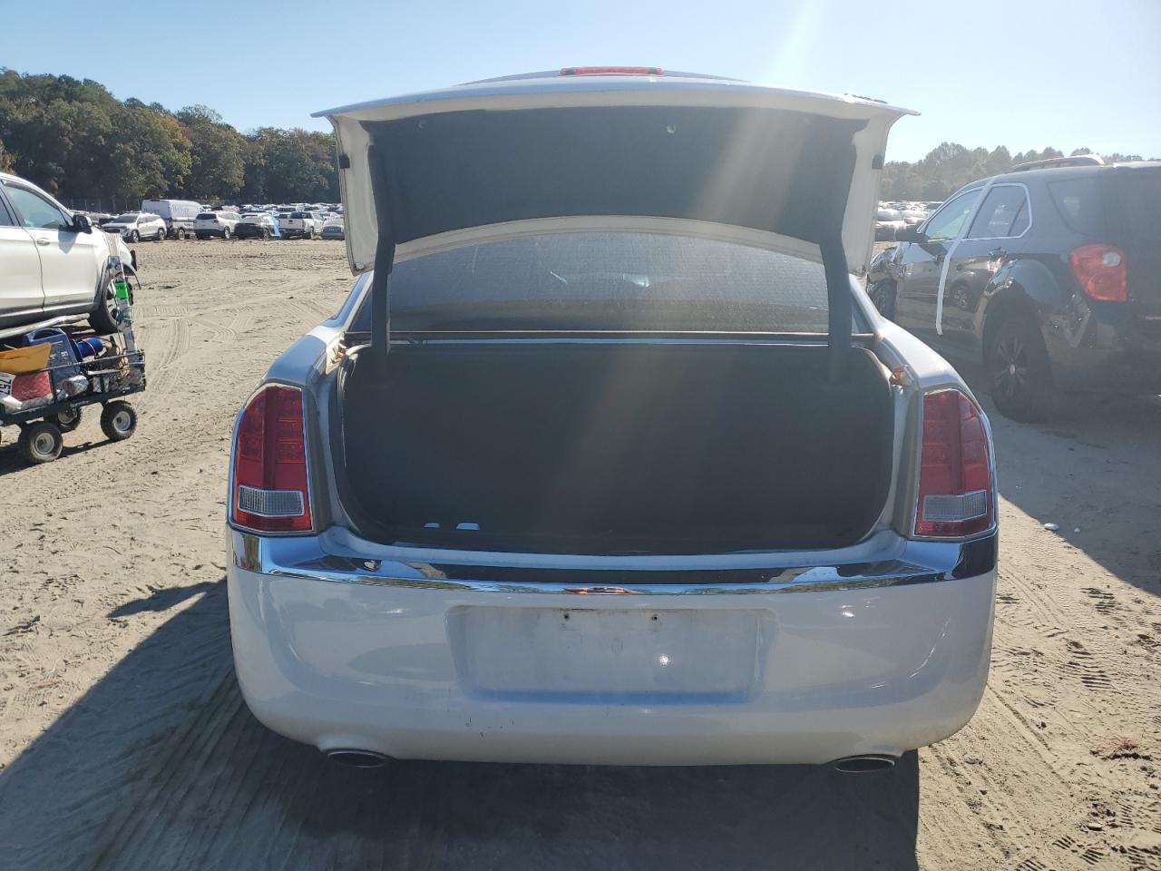 2011 Chrysler 300 VIN 2C3CA5CG0BH564833 Copart auction photo, rear end damage thumbnail 6