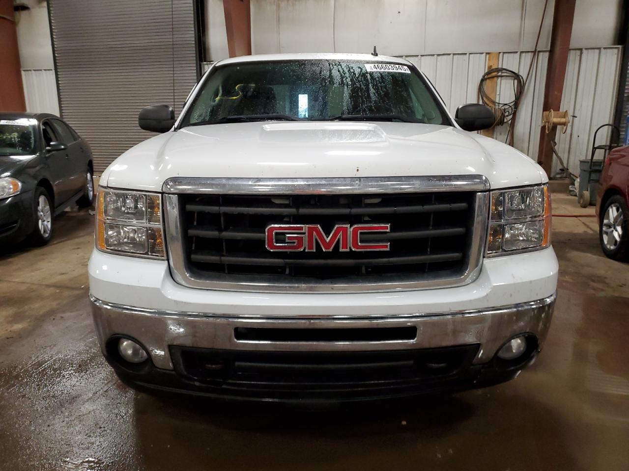 2009 GMC Sierra VIN 3GTEK13309G235728 Copart auction photo, rear end / side damage thumbnail 5