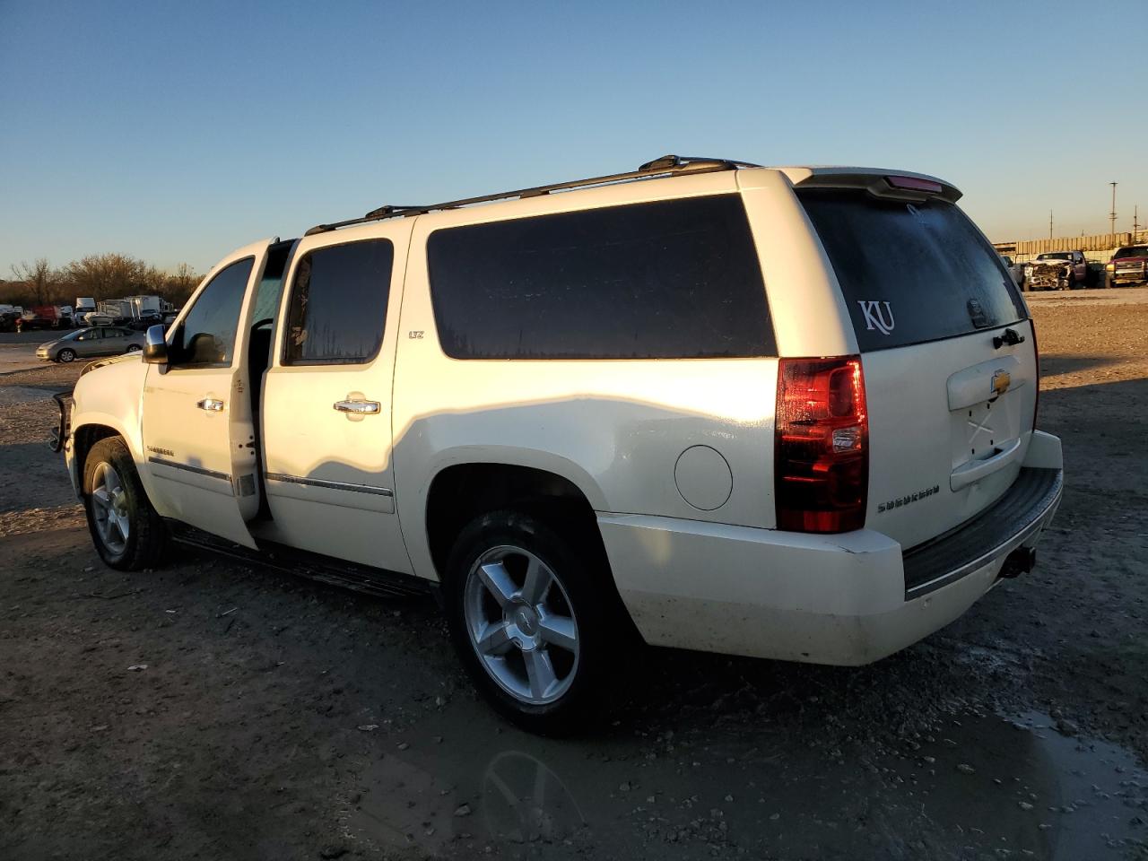 2014 Chevrolet Suburban VIN 1GNSKKE77ER182357 Copart auction photo, front end / side damage thumbnail 2