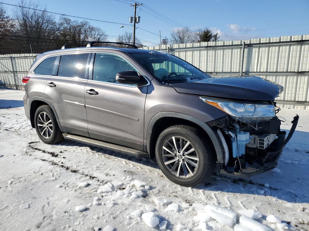 2019 Toyota Highlander VIN 5TDJZRFH3KS622863 Copart auction photo, front end damage thumbnail 4